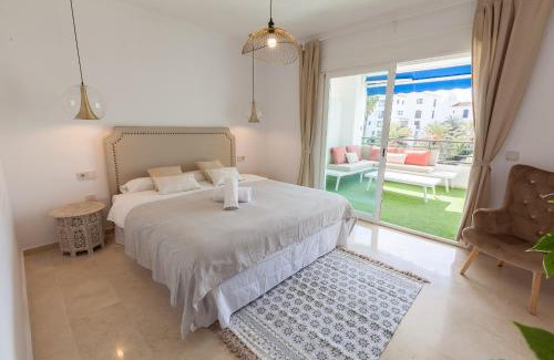 Puerto Banus Apartment | VACATION MARBELLA I Central Puerto Banus Apt, 24-7 Security, a minute from the Marina, The Sea and Luxury Shopping