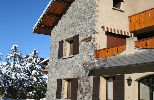 La Salle-les-Alpes Apartment | Vacation Rentals in Serre Chevalier 1400 in a chalet - resort center