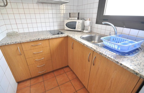 Santa Margarida Apartment | Vacation rental in Roses, Costa Brava: Cozy apartment 50 meters from the beach, capacity for 6 people, with terrace.