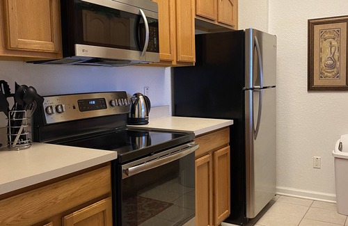 Windsor Hills Condo | Vacation Rental near Disney, Univeral Studios, Epic, w/free parking and Wi-Fi.