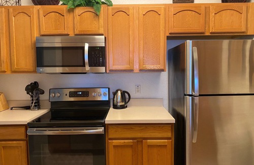 Windsor Hills Condo | Vacation Rental near Disney, Univeral Studios, Epic, w/free parking and Wi-Fi.