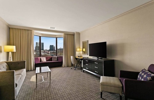 Downtown Baltimore Hotel | Vacation Starts Here! Pet-Friendly, Near Oriole Park at Camden Yards
