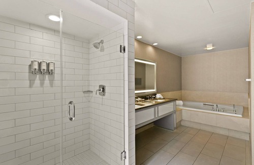 Downtown Baltimore Hotel | Vacation Starts Here! Pet-Friendly, Near Oriole Park at Camden Yards