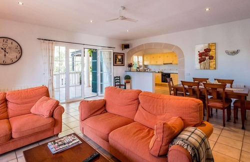 Sant Tomas House | Vacation villas in Santo Tomas are not easy to find, so we are pleased to add this beauty to our Men