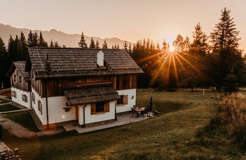Weisspriach Ski Chalet | Vacations in the mountains - hiking trails and slopes right outside the chalet door