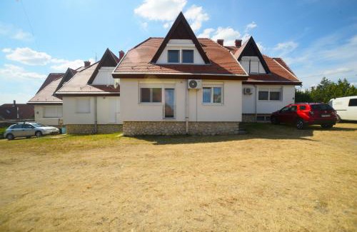 Sumeg Apartment | Vadrózsa apartman