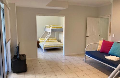 Crescent Head House | Vaka Malua 7 Scott Street