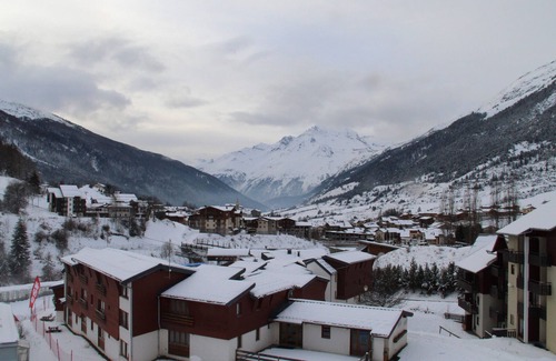 Lanslevillard Apartment | Val Cenis Le Haut: Cozy Studio for 3 near Slopes & Amenities, Ski Locker Included