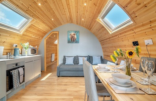 Blackford Ski Chalet | Vale View is a spacious, modern lodge with open-plan living and stunning views.