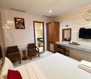 Downtown Ho Chi Minh City Hotel | Valen Hotel - Bui Vien Street