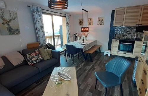 Valfrejus Apartment | Valfréjus: Appart rénové 4 pièces avec WiFi à 100m télésiège - FR-1-265-335