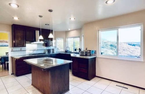 Vallejo House | Vallejo Beautiful 4br Home wt Mountain View Napa