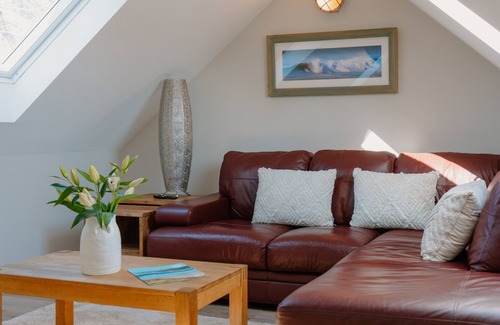 Georgeham Cabin | Valley Cottage Georgeham - Sleeps up to 4 - Dog Friendly Cottage
