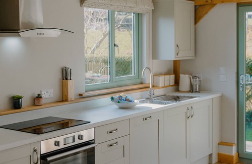 Georgeham Cabin | Valley Cottage Georgeham - Sleeps up to 4 - Dog Friendly Cottage