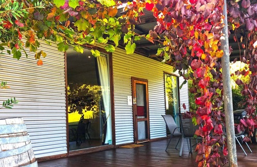 Healesville Cottage | Valley Farm's Vineyard View Apartment