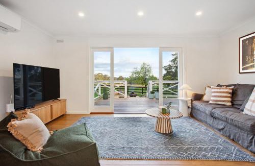 Merton House | Valley Park High Country Retreat - Farm Stay Feel, Tiny Home Vibes