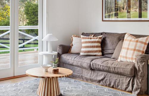 Merton House | Valley Park High Country Retreat - Farm Stay Feel, Tiny Home Vibes