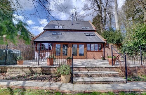 Hartfield House | Valley View Barn - Three Bedroom House, Sleeps 6