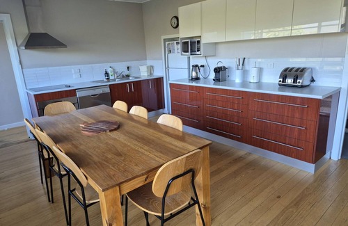 Tawonga South House | Valley View Cottage opposite magnificent Mt Bogong