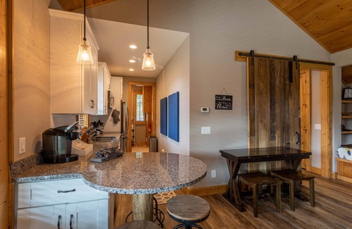 Elk Park House | Valley View - expanded deck, within a mile of Banner Elk, close to skiing, river