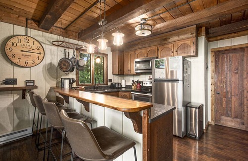 Bellaire House | Valley View Lodge Bellaire