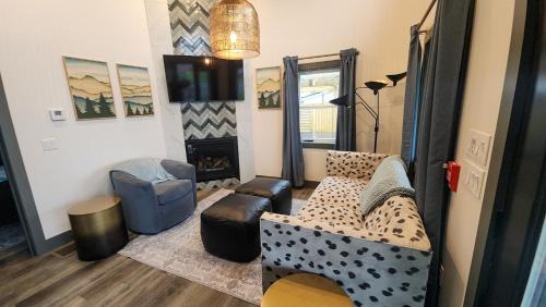Timberline House | Valley View Resort Cabin #3, 1-Bed, Modern-Luxury with Hot Tub in Canaan Valley, WV