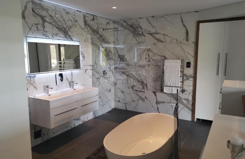 Hout Bay Apartment | Valley Views Forever