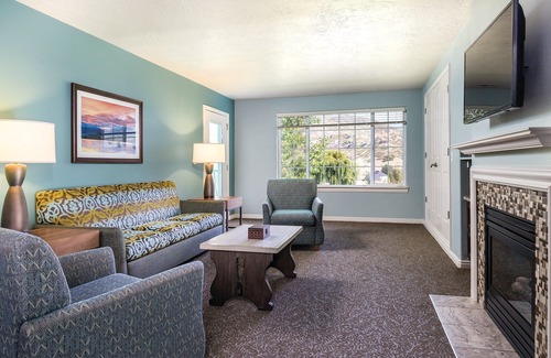 Midway Resort | Valleys, meadows, rivers and gorgeous lakes!