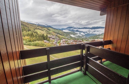 Les Avanchers-Valmorel Apartment | Valmorel: Cozy duplex at the foot of the slopes, balcony, pets allowed!