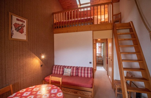 Les Avanchers-Valmorel Apartment | Valmorel: Cozy duplex at the foot of the slopes, balcony, pets allowed!