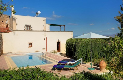Vamos Villa | Vamos Villa Sleeps 2 Pool Air Con WiFi