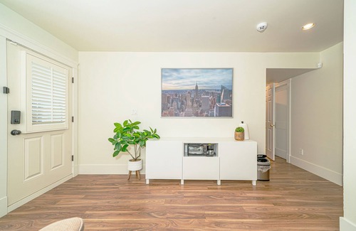 Dunbar House | Van West Serene Retreat~Close to UBC and Downtown