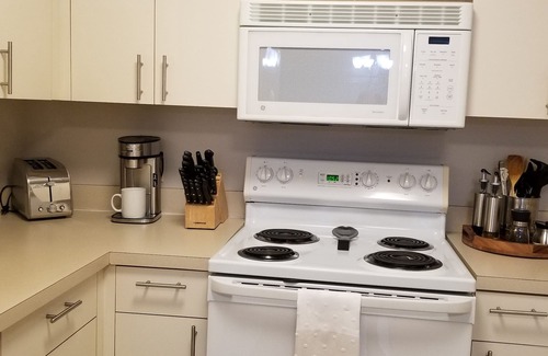 Vanderbilt Beach House | Vanderbilt Gem- Beautiful 3/2/family friendly☆3 Mins to the beach☆Dog friendly