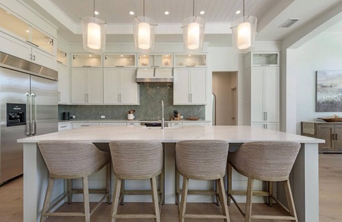 Naples Park House | Vanderbilt Queen - Coastal 4BR Retreat - Vanderbilt Beach Pool & Dock