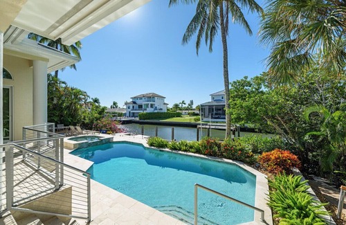 Naples Park House | Vanderbilt Queen - Coastal 4BR Retreat - Vanderbilt Beach Pool & Dock