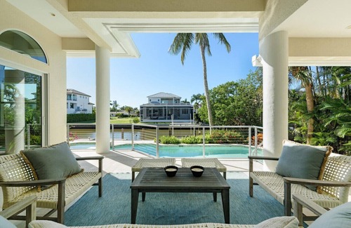 Naples Park House | Vanderbilt Queen - Coastal 4BR Retreat - Vanderbilt Beach Pool & Dock