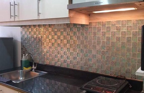 Barangay 76 Hotel | Vangie's Place at SEA RESIDENCES