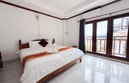 Vang Vieng Hotel | Vangvieng Sisavang Mountain View Hotel