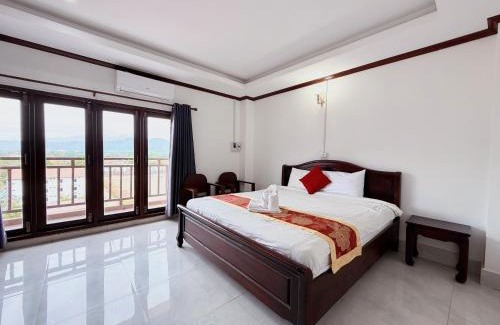 Vang Vieng Hotel | Vangvieng Sisavang Mountain View Hotel