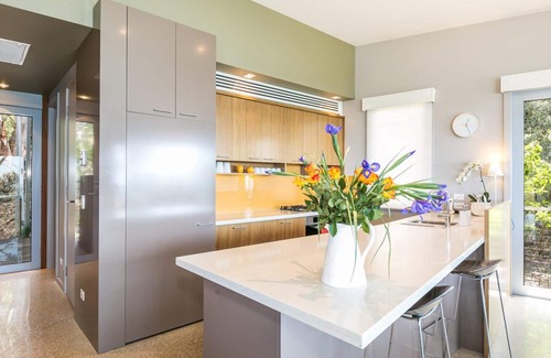 Lorne House | Vantage Point - Architectural brilliance and free WIFI