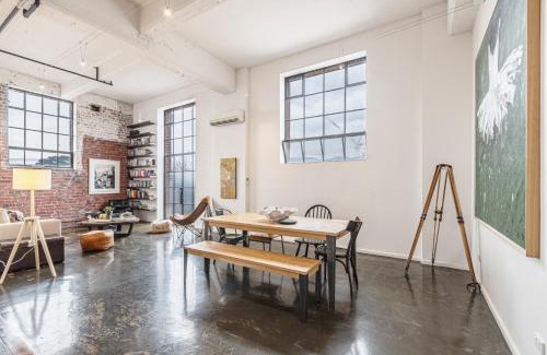 Fitzroy House | VAQUAY Rose & Vine In Fitzroy