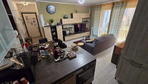 Downtown Apartment | VARESE PRIME - Stylish Apartment, AC, 2 Baths, 2 Covered Parking, Walk to City Centre