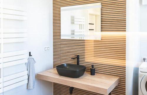 Karlovy Vary Apartment | Vary Essence - Elegant Stay with Balcony