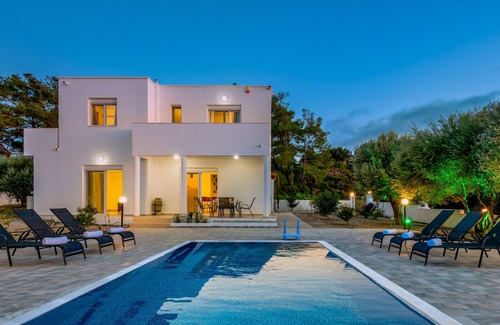 Kalavarda Villa | Vasilis Pool Villa sleeps up to 7