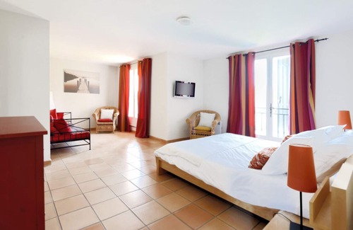 Pont Royal House | Vast Mas Provencal on the Pont Royal golf course mas-pont-royal.com