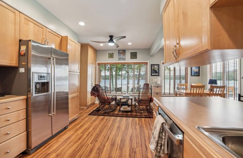 Curtis Township House | Vaughn Lake Escape: Autumn Colors & Tranquil Waters – Your Fall Retreat Awaits!