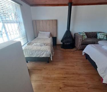 Eikenbosch House | VB Accomodation (STATION HOME)