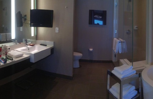 Las Vegas Strip Hotel | Vdara Penthouse Condo Fountain View Free WiFi & Parking Unbeatable Location
