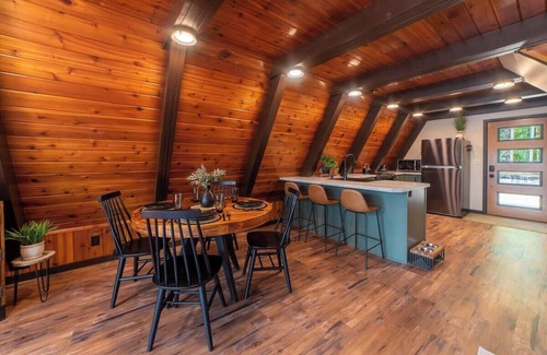 Indian River Cabin | Veaux Pines · LakeFront Aframe*HotTub*Kayaks*FirePit