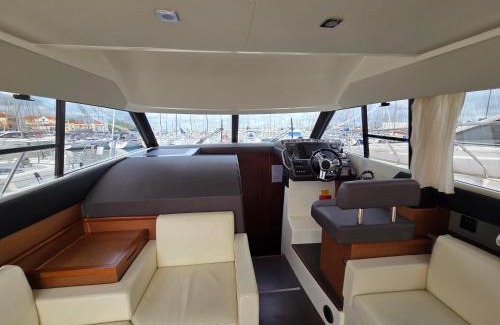 Les Sables d'Olonne Boat Rental | Vedette KEFI Prestige 350 Fly